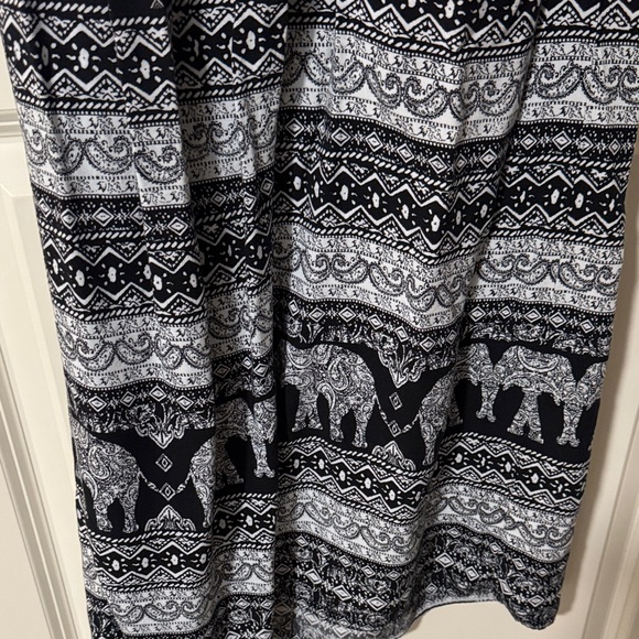 Denver Hayes Black and White Patterned Maxi Dress - Picture 2 of 5